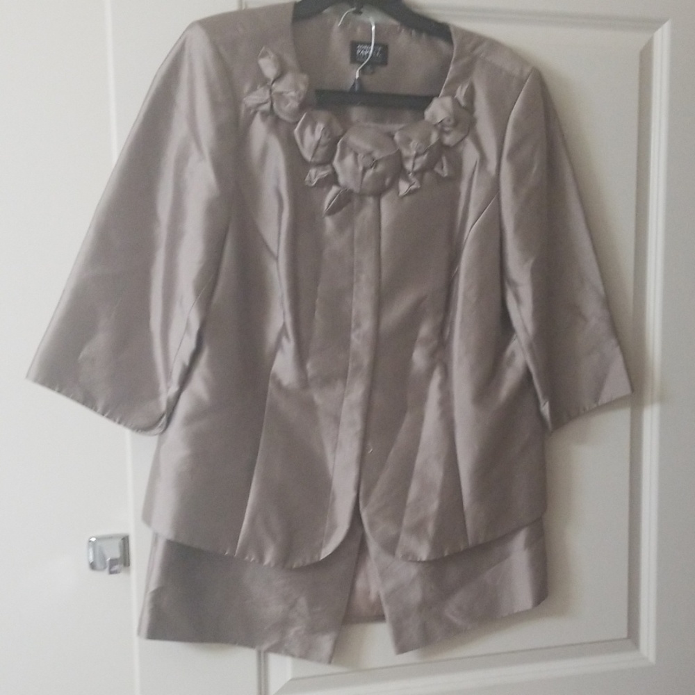 Adrianna Papell 2 piece suit